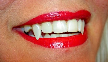 me 046vamp teeth red lips 2.jpg