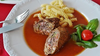 Meat and Pasta With Cherry Tomato Dish