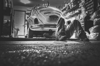 Mechanic &amp; VW Beetle Free Photo 