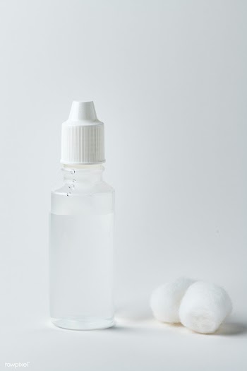 Medical alcohol bottle on a white background | Free  photo - 2293561