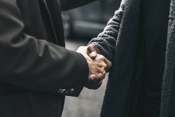 Meeting & greeting handshake between two | Free Photo - rawpixel