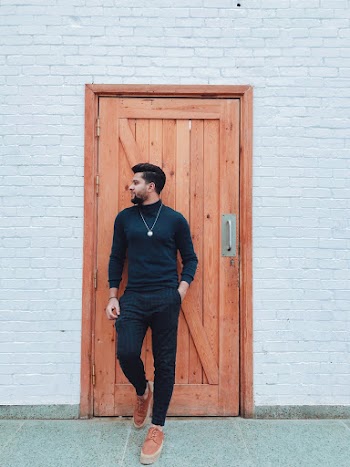 Men's Black Zip-up Jacket