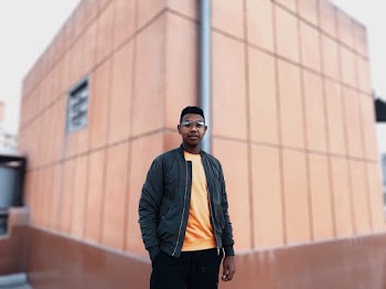 Men's Black Zip-up Jacket