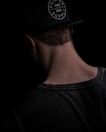 Men's Gray Shirt and Black Fitted Cap