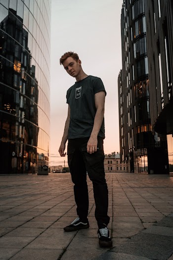 Men's Green Crew-neck T-shirt and Black Pants