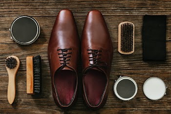 Men&rsquo;s leather shoes with polishing… | Free stock photo | High Resolution image