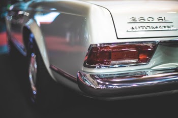 Mercedes Benz 280SL Pagode automatic. Made with Canon 5d Mark III and loved analog lens, Leica Summilux-R 1.4 / 50mm (Year: 1983)