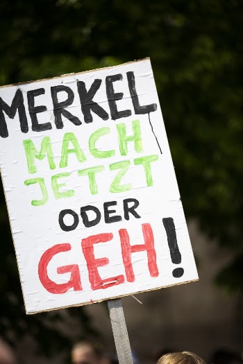 Merkel Mach Jetzt Oder Geh! Signboard