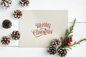 Merry christmas greeting card mockup Free Psd