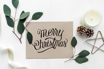 Merry christmas greeting card mockup Free Psd