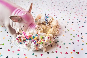 Messy Pig &amp; Cake Free Photo 