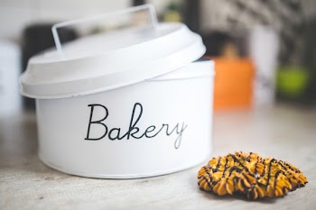 Metal bakery container &amp; butter cookies