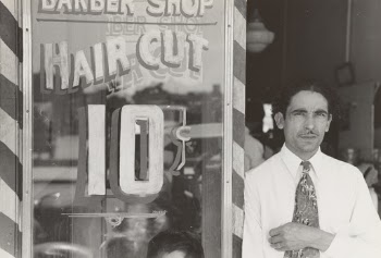 Mexican barber, San Antonio, Texas.
1939, photographer Lee Russell