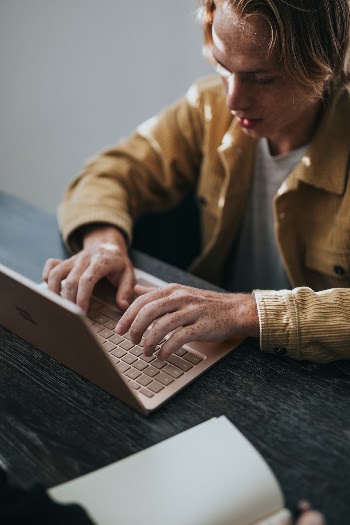 Microsoft Surface Laptop 3 in Sandstone 

Shot by: Nathan Dumlao 