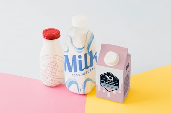 Milk packaging mockup Free Psd