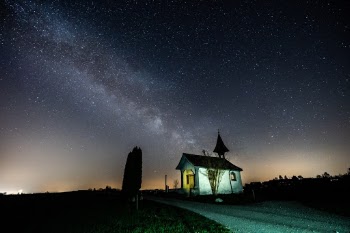 milkyway over little chapel in switzerland. taken on sunday 31st of march 2019.