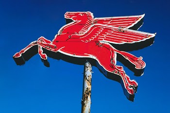 Mobil flying red horse sign, Rt. 60B,… | Free public domain photo