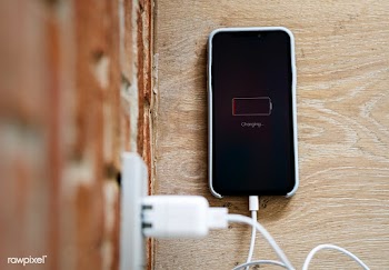 Mobile phone out of battery | Free stock psd mockup - 539101