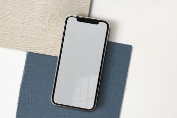 Mobile phone with blank screen | Free Photo - rawpixel
