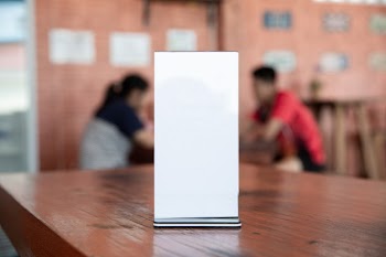 Mock up menu frame on table in bar restaurant-cafeteria Free Photo