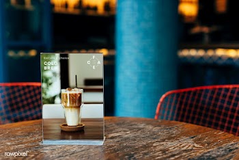Mockup of a restaurant table sign board | Free stock psd mockup - 533971