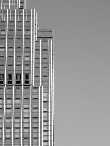 Modern facade of skyscraper in city center · Free Stock Photo