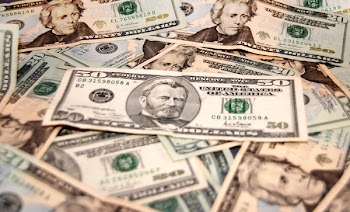 MoneyBills0202087_s.JPG