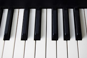 morg-piano.jpg