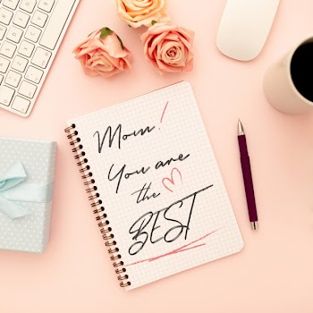 Mother's day mockup notebook with roses Free Psd