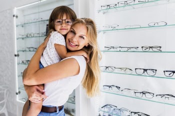 Mother with daughter wearing eyeglasses Free Photo