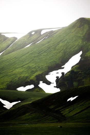 mountain during daytime