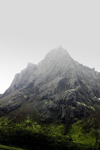 mountain during daytime