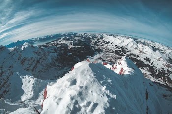mountain rage view under cloudy sky during daytime