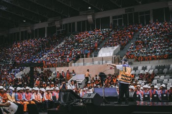 Mr. Basuki Hadimuljono gave a speech about “Do Your Best Work Everyday!” in front of 16.000 plus construction workers, March 12, 2019 - Istora Senayan, Jakarta Selatan.