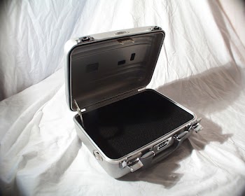 mtlsuitcase007.jpg