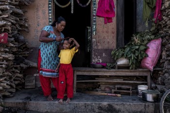 Musahar woman and her daughter, | Free Photo - rawpixel