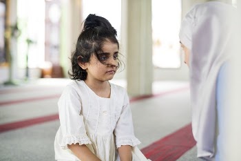 Muslim girl in sunday school | Free Photo - rawpixel