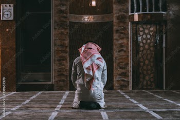 muslim man praying