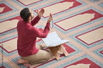 muslim praying