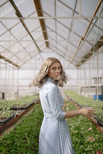 My instagram - aiony
Please tag/credit me if you use/post/edit my photo!
 
 Location: Almaty, Kazakhstan / Daisy flowers
 Model: Veronika Zhangalova
 Muah: Robert Aldiyarov