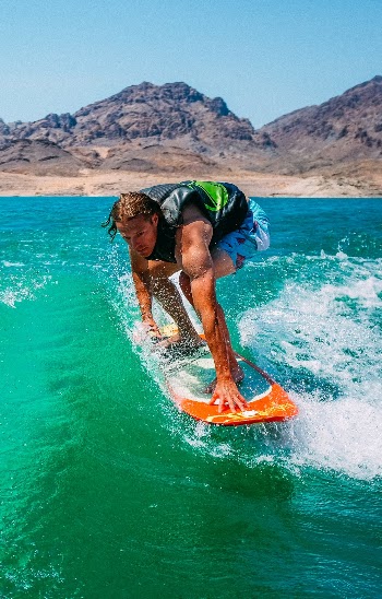 My photos aren't typically super colorful, but how could I not with water this freaking green? The dudes wake surfing on Mountain Dew for pete's sake.