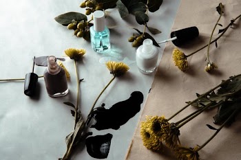 Nail Polish With Flowers