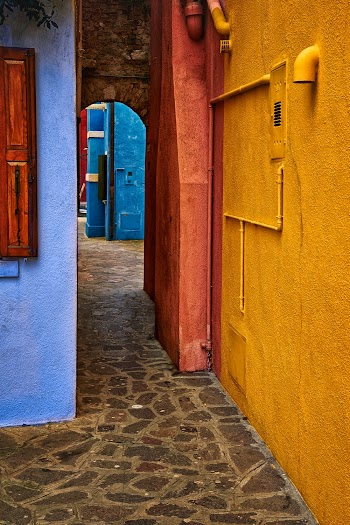 narrow street