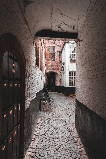 Narrow street in antwerp