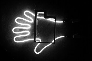 Neon light, hand sign. Free | Free Photo - rawpixel