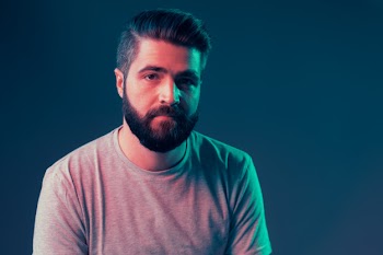 Neon portrait of a young attractive man Free Photo