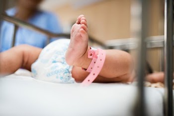new born baby wearing label band