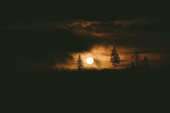 new moon during nighttime
