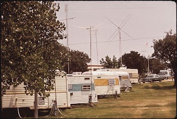 New Trailer Park near Lake | Free Photo - rawpixel