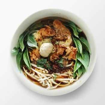 Noodle soup in a bowl, | Free Photo - rawpixel